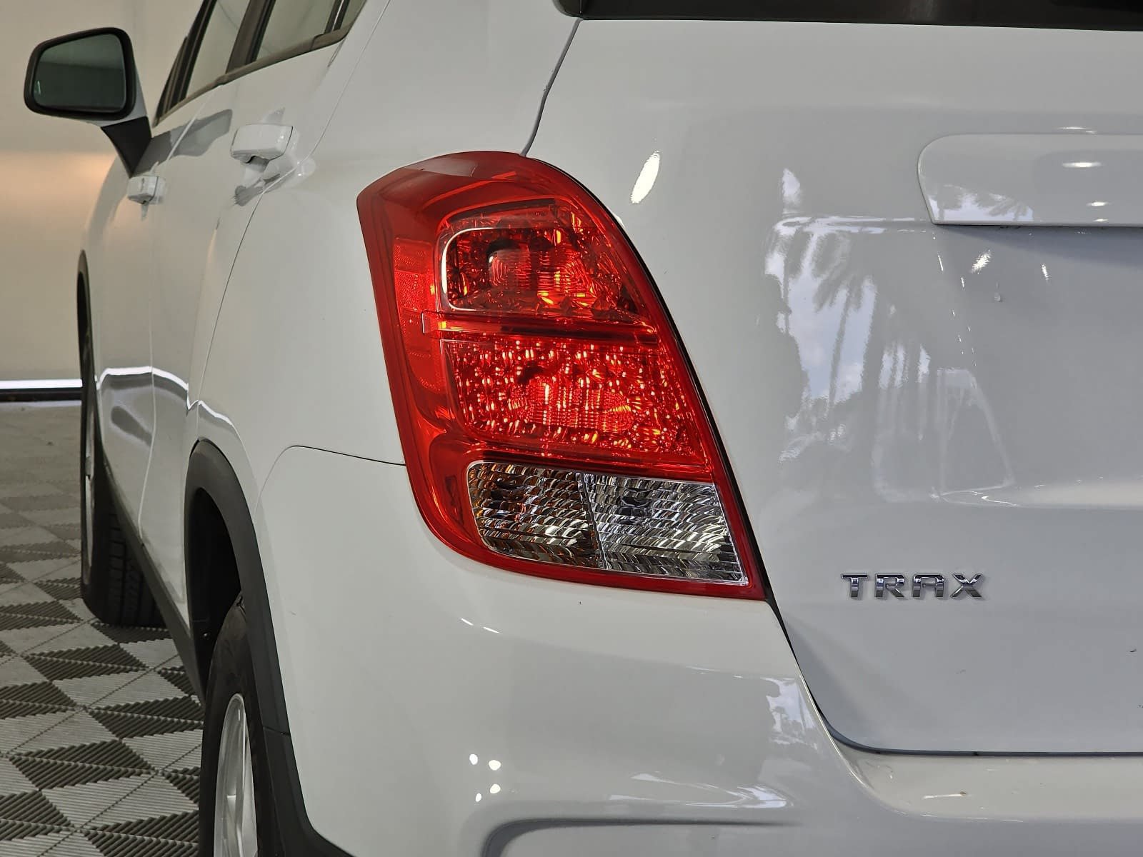 Used 2020 Chevrolet Trax LS FWD image 28