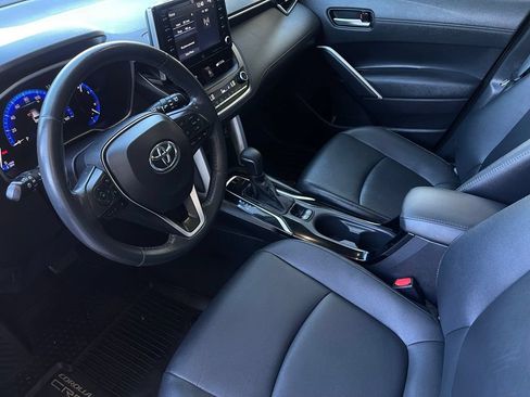 Used 2022 Toyota Corolla Cross XLE w/ Convenience Package FWD image 5