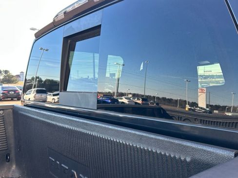 Used 2019 Nissan Titan SV w/ SV Convenience Package image 28