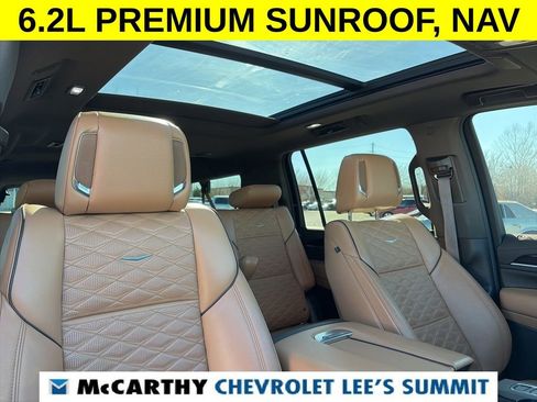 Used 2022 Cadillac Escalade ESV Premium Luxury image 35