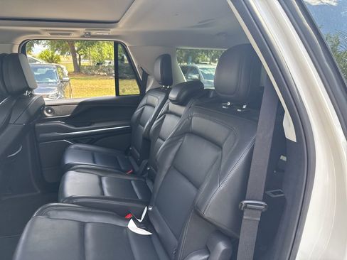 Used 2026 Lincoln Navigator Reserve AWD/4WD image 9