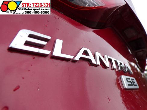 Used 2017 Hyundai Elantra SE image 13