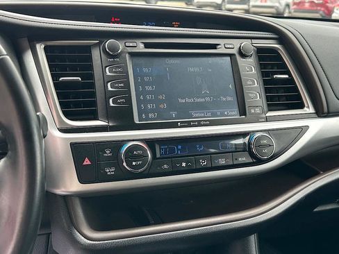 Certified 2019 Toyota Highlander XLE AWD/4WD image 26