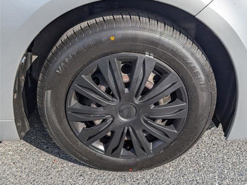 Used 2020 Toyota Corolla L image 9