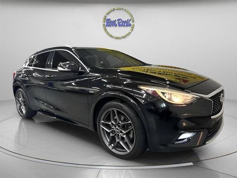 Used 2018 INFINITI QX30 Premium w/ Navigation Package FWD image 7
