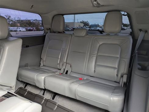Used 2020 Lincoln Navigator Reserve w/ Luxury Package image 16