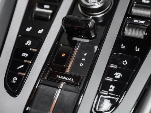 Used 2024 Aston Martin DB12 Coupe RWD image 31