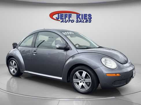 Used 2006 Volkswagen Beetle Coupe w/ Package 1 FWD image 3