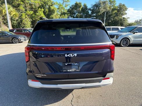 Certified 2025 Kia Carnival EX FWD image 6