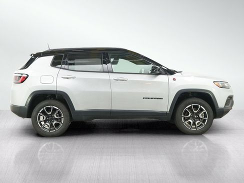 Used 2025 Jeep Compass Trailhawk AWD/4WD image 7