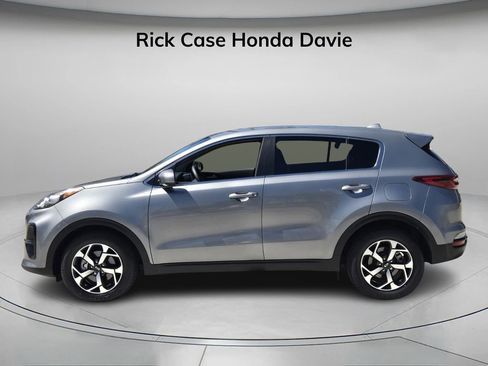 Used 2022 Kia Sportage LX image 4