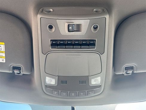 Used 2019 Ford F350 Lariat w/ Chrome Package image 19