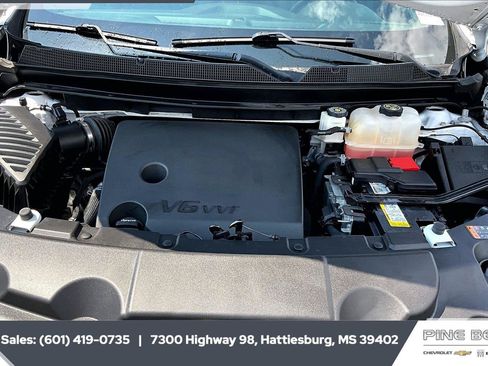 Used 2023 Chevrolet Traverse LT FWD image 8