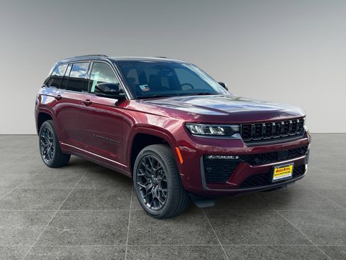 New 2026 Jeep Grand Cherokee Summit AWD/4WD image 7