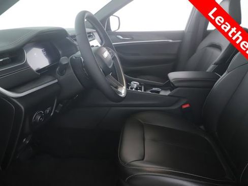 Used 2025 Jeep Grand Cherokee L Limited w/ Black Appearance Package image 16