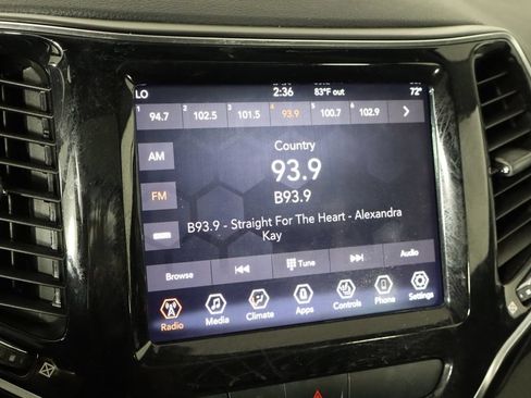 Used 2019 Jeep Cherokee Limited AWD/4WD image 32