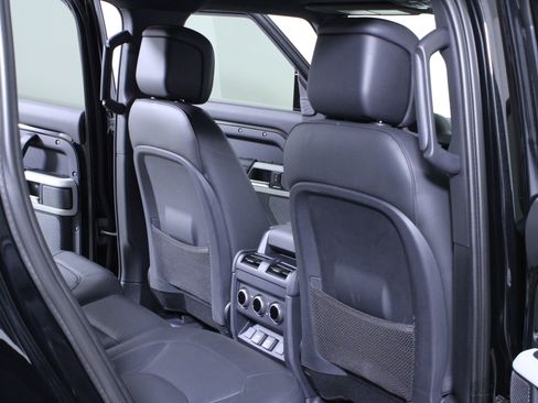 Used 2024 Land Rover Defender 110 S image 12