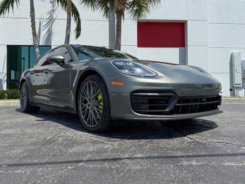 Used 2022 Porsche Panamera 4 Platinum Edition AWD/4WD image 8