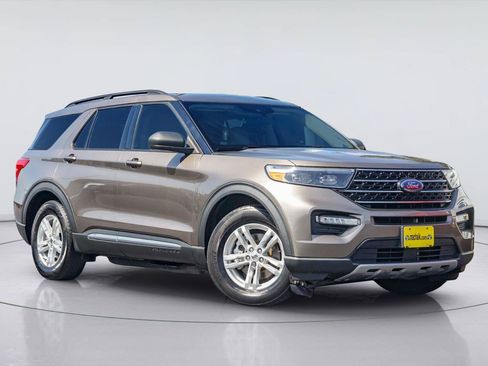 Used 2021 Ford Explorer XLT w/ Equipment Group 202A RWD image 1