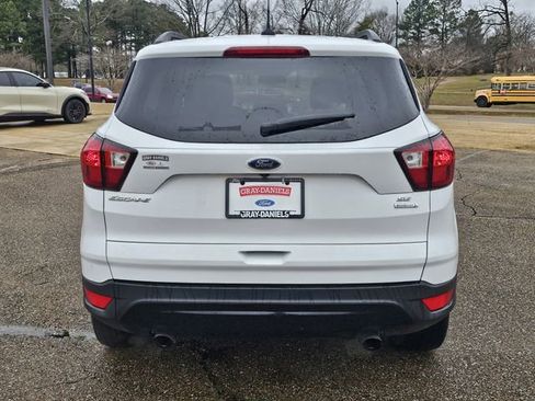 Used 2019 Ford Escape SE image 5