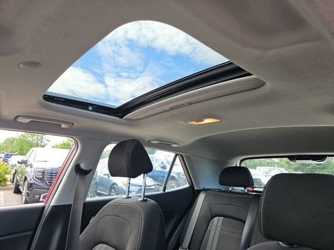 Used 2024 Hyundai Venue SEL FWD image 10
