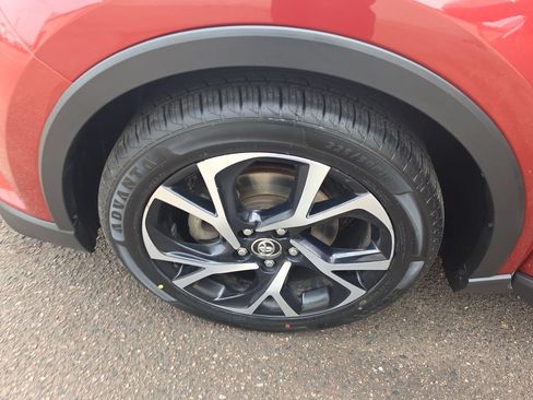 Used 2018 Toyota C-HR XLE FWD image 33