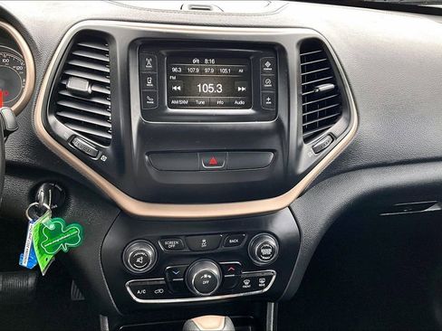 Used 2017 Jeep Cherokee Latitude image 16