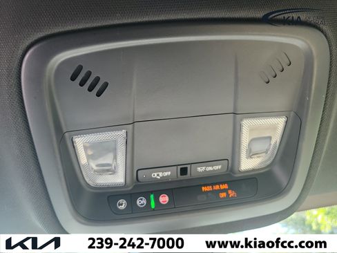 Used 2022 Chevrolet Traverse LS FWD image 26