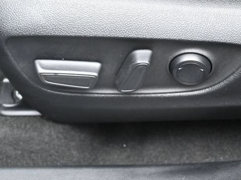 Used 2023 Toyota Highlander L AWD/4WD image 10