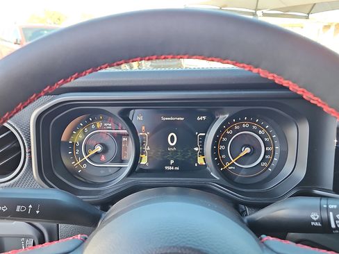 Used 2024 Jeep Gladiator Rubicon w/ Technology Group image 10