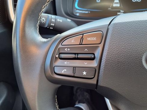 Used 2025 Hyundai Venue SEL FWD image 24