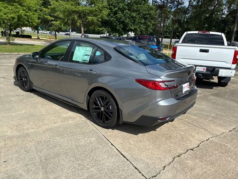 New 2026 Toyota Camry SE FWD image 3