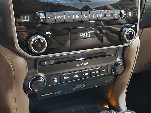 Used 2023 Lexus GX 460 Premium w/ Accessory Package image 37