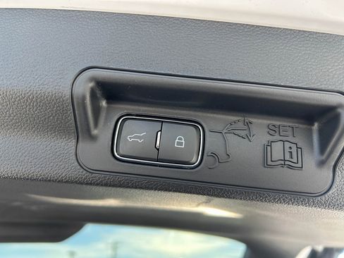 Certified 2024 Ford Explorer Limited image 17