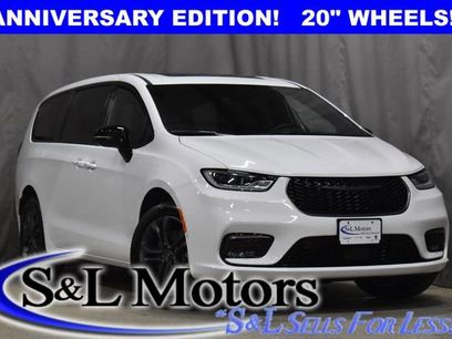 New 2026 Chrysler Pacifica Select