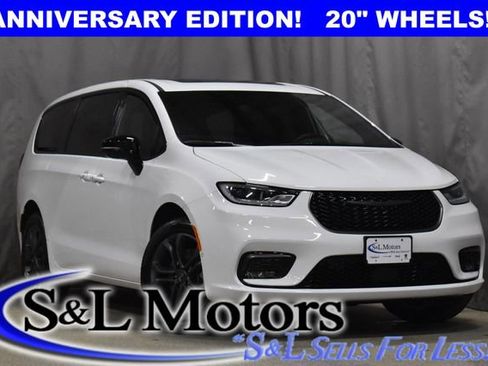 New 2026 Chrysler Pacifica Select image 1