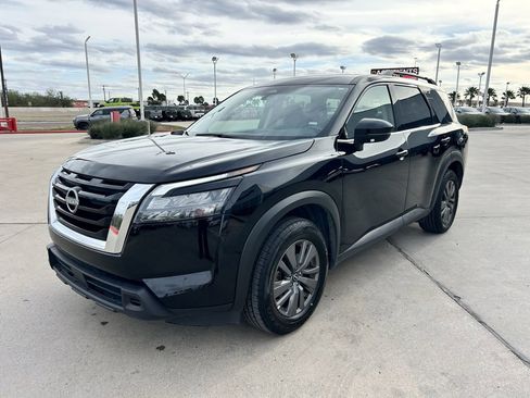 Certified 2025 Nissan Pathfinder SV image 3