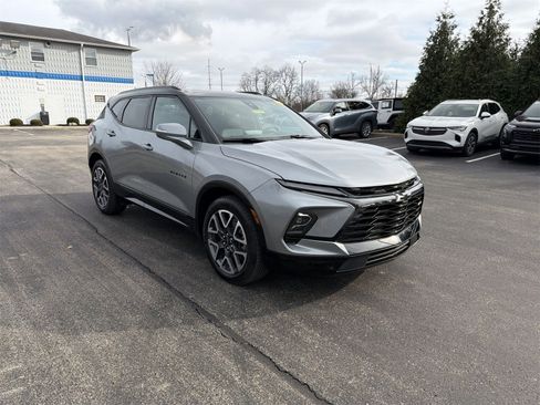 Used 2023 Chevrolet Blazer RS w/ Driver Confidence II Package image 2