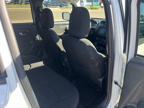 Used 2021 Jeep Renegade Latitude AWD/4WD image 38