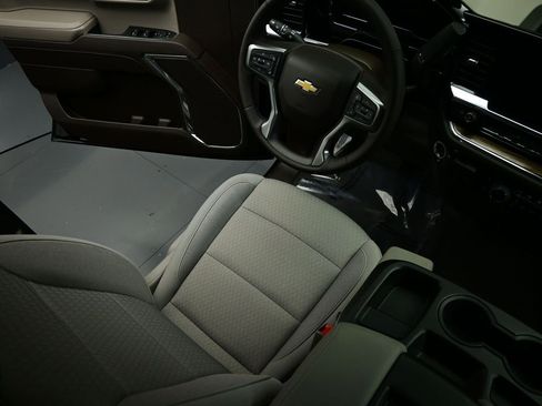 Used 2024 Chevrolet Silverado 1500 LT image 9