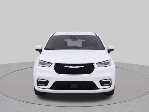 Used 2023 Chrysler Pacifica Touring-L FWD image 5