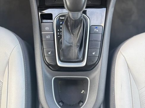 Used 2022 Hyundai Ioniq Limited FWD image 17