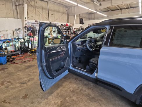 Used 2025 Ford Explorer ST-Line w/ Premium Package RWD image 9