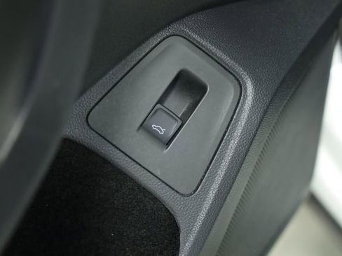 Used 2024 Volkswagen Tiguan SE image 31