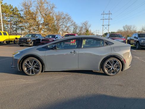 Used 2024 Toyota Prius XLE AWD/4WD image 4