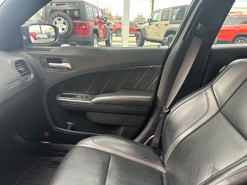 Used 2017 Dodge Charger SXT w/ Plus Group image 48