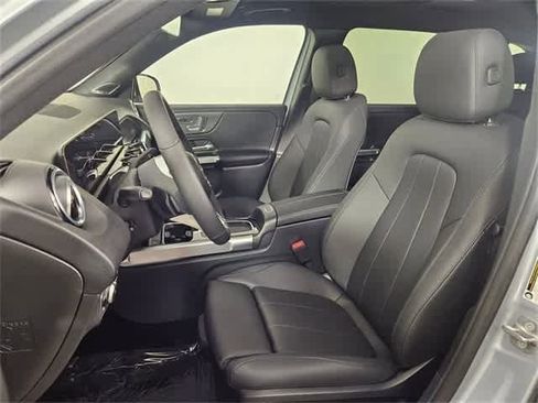 Used 2025 Mercedes-Benz GLB 250 4MATIC image 15