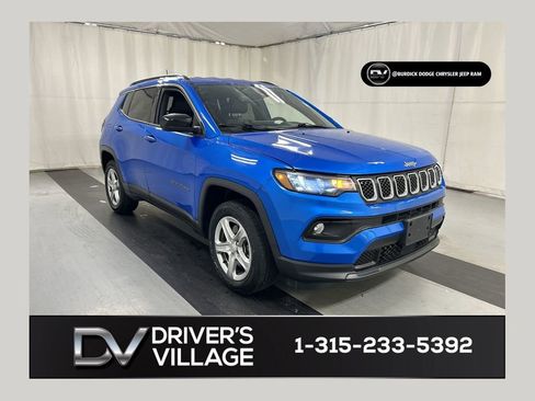 Used 2023 Jeep Compass Latitude w/ Convenience Group AWD/4WD image 1