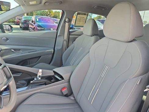 Used 2025 Hyundai Elantra Sport FWD image 16