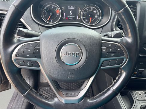 Used 2020 Jeep Cherokee Latitude Plus w/ Cold Weather Group FWD image 13